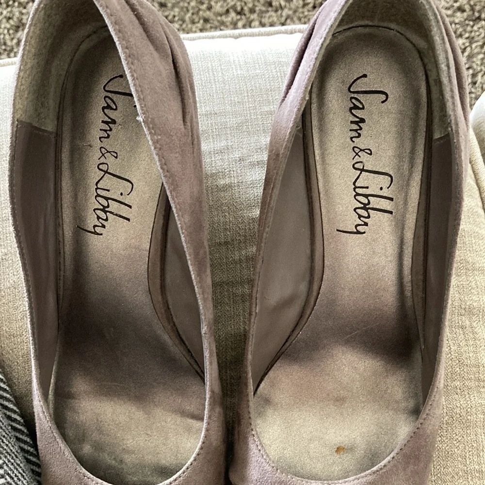 Sam & Libby 8.5 wedge heels slip ons suede pleated detail